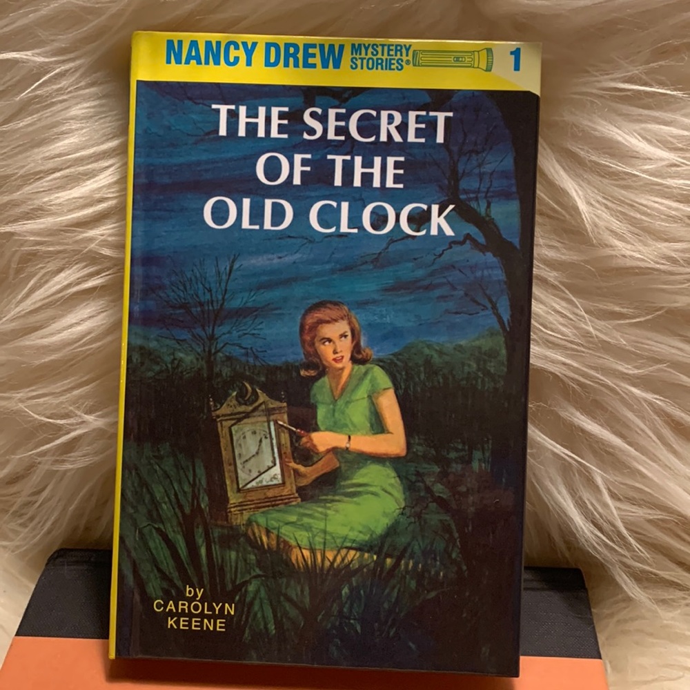 Nancy drew book 1. The secret of the old clock